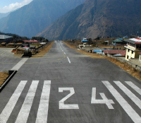 Lukla Flughafen.jpg (142516 Byte)